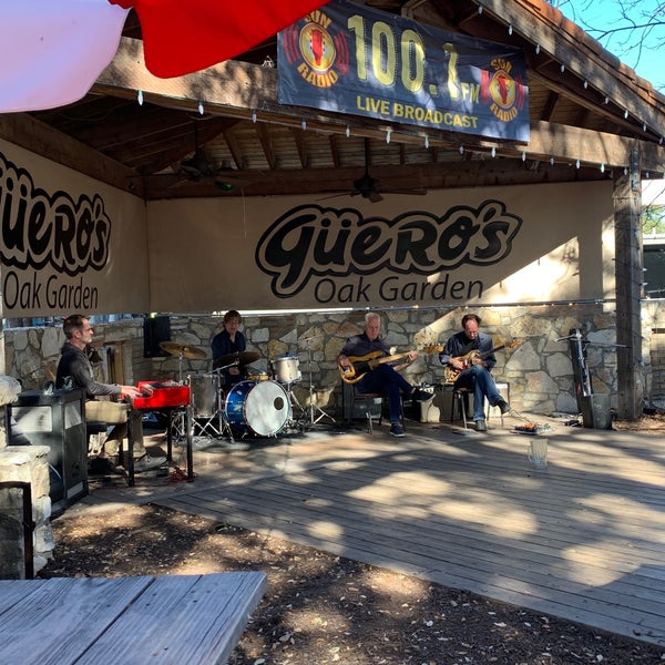 รูปภาพถ่ายที่ Güero&#39;s Taco Bar โดย Patrick H. เมื่อ 1/5/2020