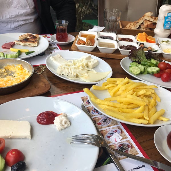 รูปภาพถ่ายที่ Marmara Et Köylüce โดย 🐾Srn🐾 เมื่อ 4/21/2019