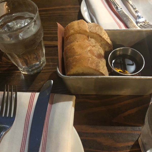 Photo taken at VITE vinosteria by Maggie on 9/7/2018