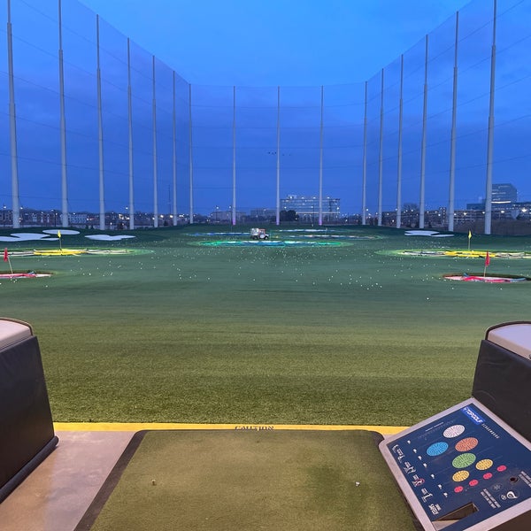 Foto diambil di Topgolf oleh Andries B. pada 1/11/2023