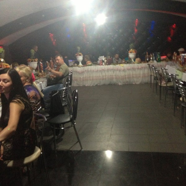 Название клуба город. Клубе кэш. Клубе кэш. Клуб чили екатеринбург. Ночной клуб новоуральск cash club.