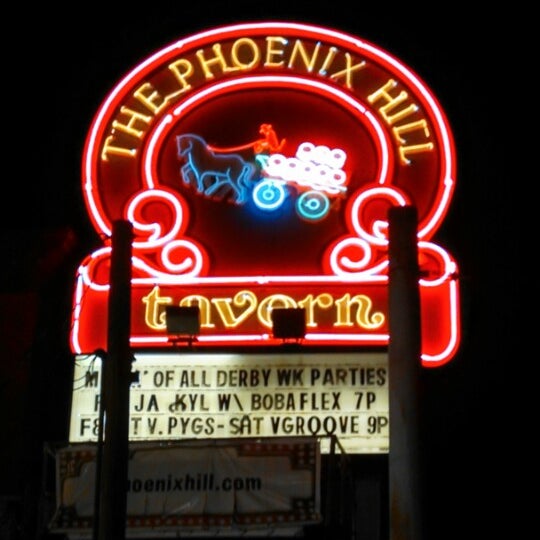 Foto tirada no(a) Phoenix Hill Tavern por Alex W. em 5/3/2014