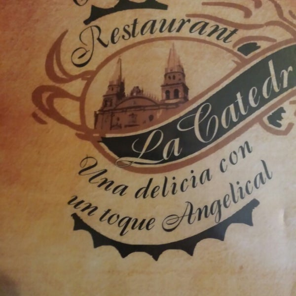 Foto diambil di La Catedral Cafe &amp; Restaurant oleh Victor Z. pada 4/6/2014