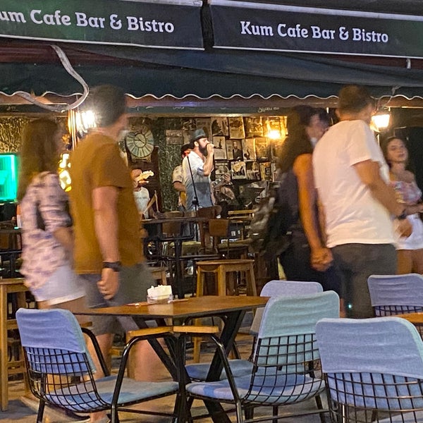 Photo prise au Kum Cafe Bar &amp; Bistro par 𝒮̧𝒰𝐿𝐸    ⚡̧🤘🛴💶 le7/28/2020