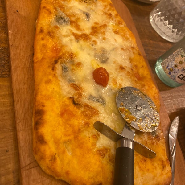 Excelente Bolognesa y pizza