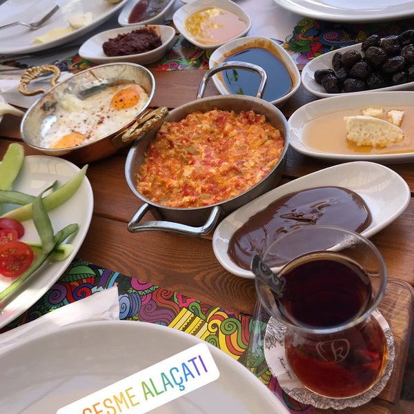 Foto tomada en Kahve Diyarı &amp; Tiryaki Shisha Lounge  por Hüseyin Doğan el 6/15/2018