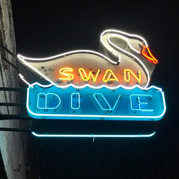 Photo taken at Swan Dive by Keno🐛 S. on 10/31/2018