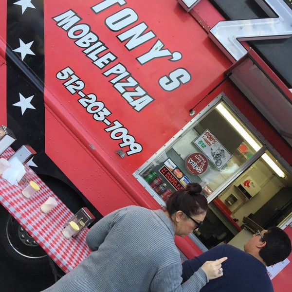 Photo taken at Stony&#39;s Pizza Truck by Keno🐛 S. on 11/11/2016