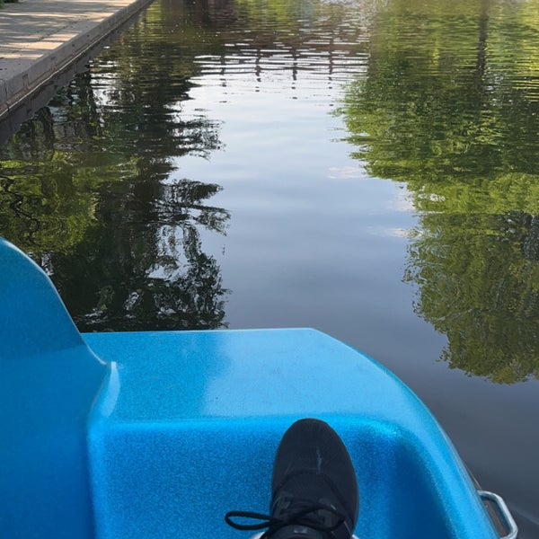 Centennial Lakes Plaza Shopping Mall in Edina