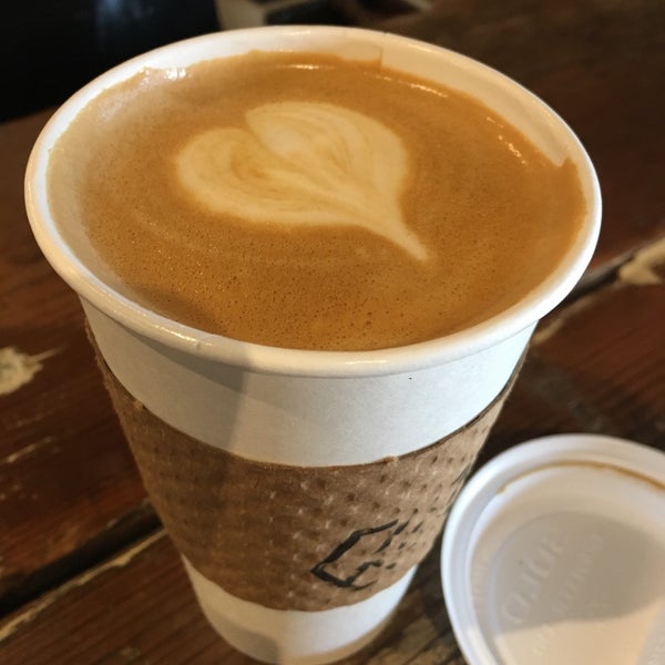 Снимок сделан в Cultivar Coffee Bar &amp; Roaster пользователем Virginia A. 4/13/2018