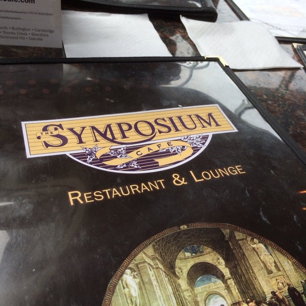 Photo prise au Symposium Cafe Restaurant Woodbridge par Mary B. le1/25/2014