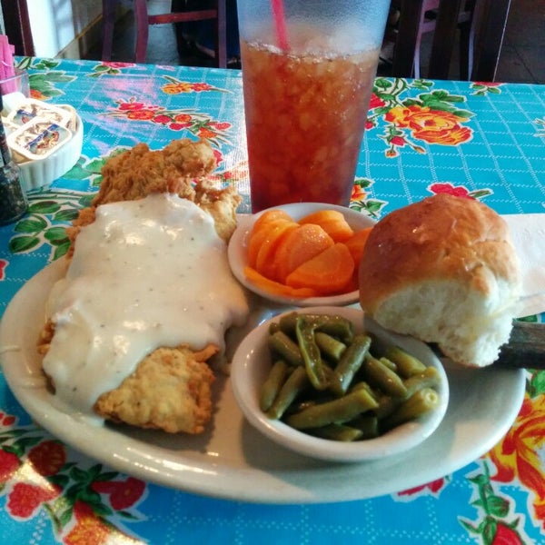 8/1/2014 tarihinde Bill S.ziyaretçi tarafından Texan Cafe &amp; Pie Shop'de çekilen fotoğraf