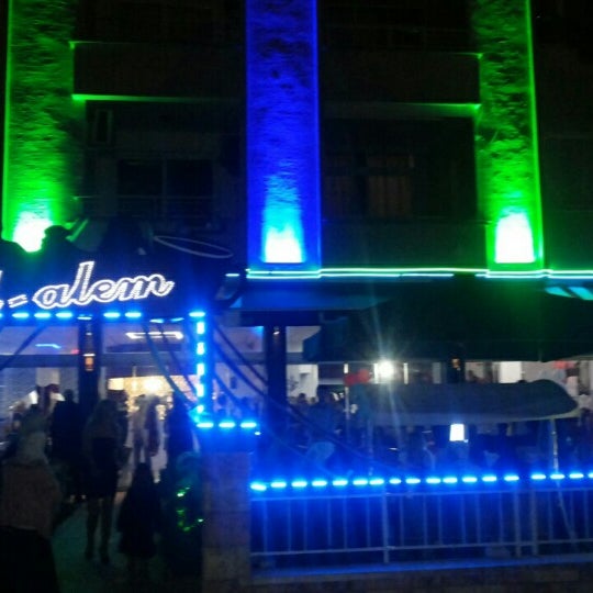 Foto tirada no(a) L-Alem Cafe &amp; Restaurant por Mohamed M. em 4/17/2014