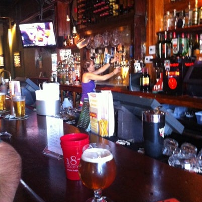 Foto diambil di Neighbor&#39;s Pub oleh Lauren A. pada 9/23/2012
