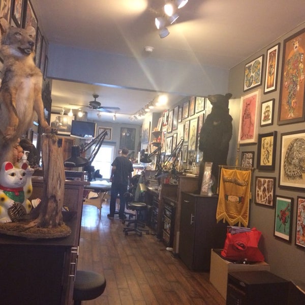 2/15/2014にVivianaがThree Kings Tattoo Parlorで撮った写真