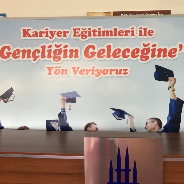 รูปภาพถ่ายที่ Cem Karaca Kültür Merkezi โดย Emel K. เมื่อ 6/23/2018