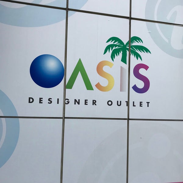 Foto tirada no(a) Oasis Designer Outlet por Emel K. em 9/29/2018