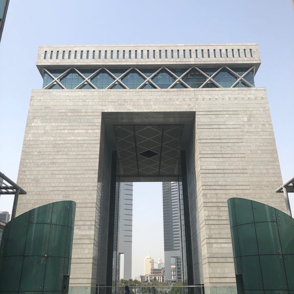 Foto tirada no(a) Dubai International Financial Center por Faisal A. em 8/14/2019