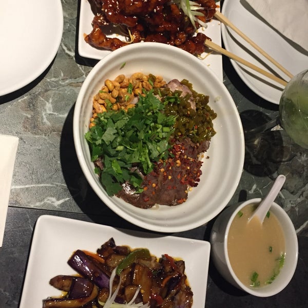 8/30/2017 tarihinde Katt T.ziyaretçi tarafından Yuan Restaurant'de çekilen fotoğraf