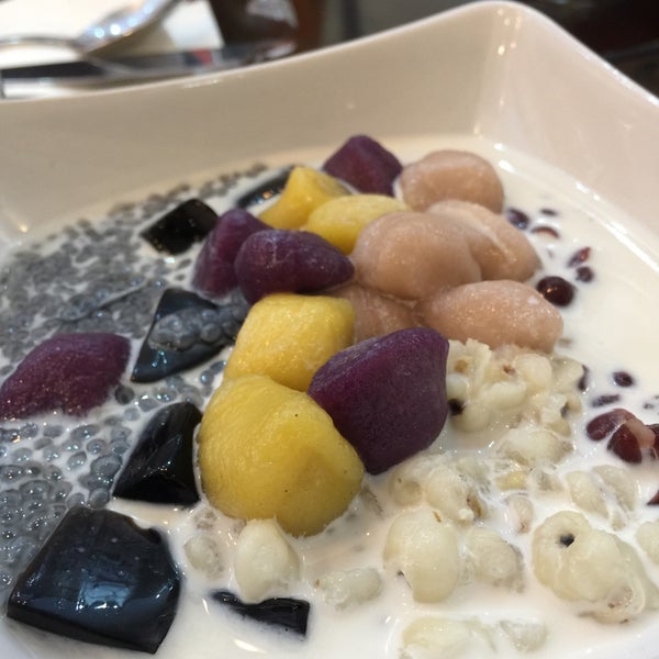 Photo taken at Mango Mango Dessert - Edison by Shy M. on 6/3/2018