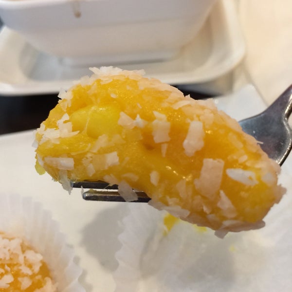 Photo taken at Mango Mango Dessert - Edison by Shy M. on 11/4/2018