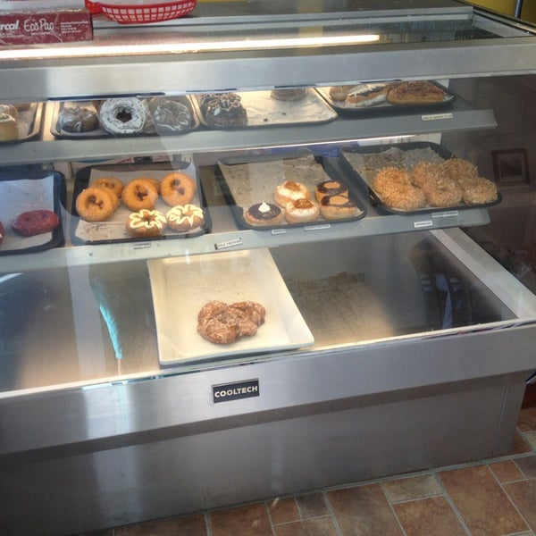 Photo taken at Donuts To Go by Manuel F. on 2/9/2013