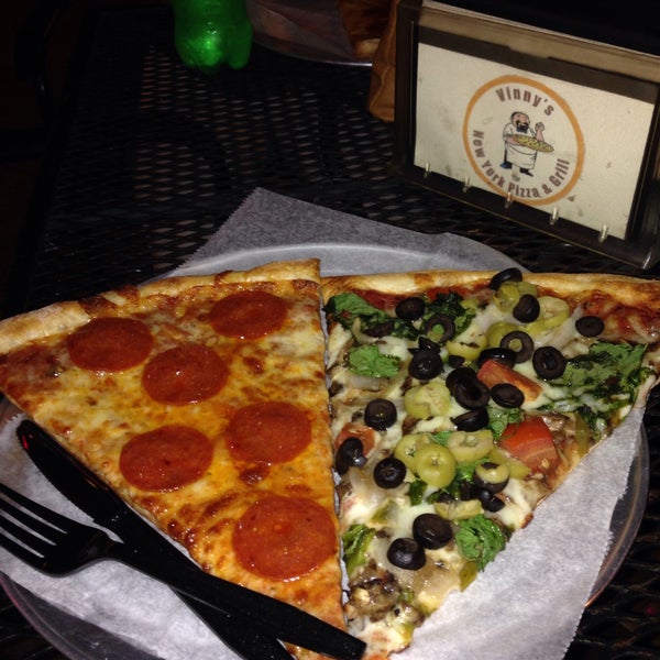 9/4/2017 tarihinde Gabriel C.ziyaretçi tarafından Vinny&#39;s NY Pizza'de çekilen fotoğraf
