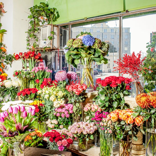 Dos Gardenias jest efektem naszego zamiłowania do kwiatów oraz życiowej pasji, którą staramy się odzwierciedlać przy tworzeniu wszelkich kreacji florystycznych. Zapraszamy na Plac Unii Lubelskiej!