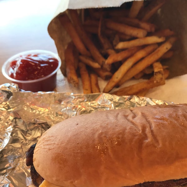 five-guys-burger-joint-in-gresham
