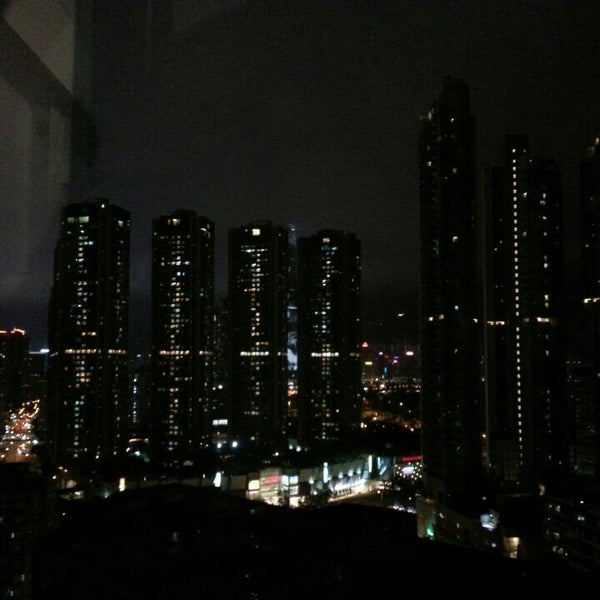 Photo taken at Silka West Kowloon Hotel by Silvia M. on 10/4/2015