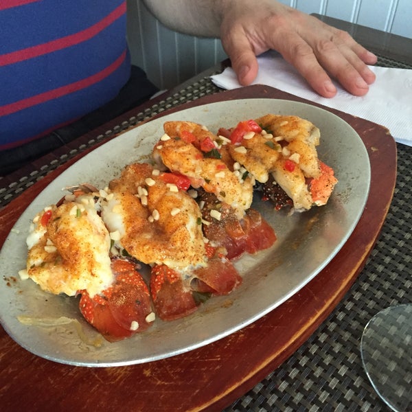 Foto tomada en Psari Seafood Restaurant &amp; Bar  por Van N. el 5/8/2015