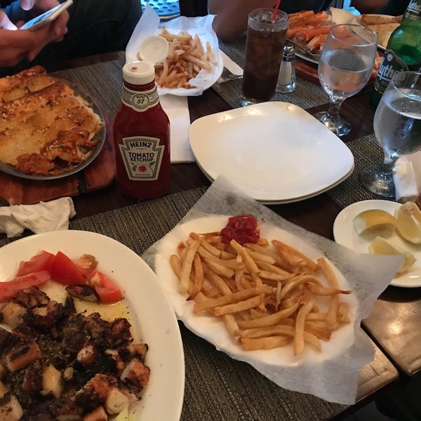 Foto tomada en Psari Seafood Restaurant &amp; Bar  por Van N. el 7/27/2018