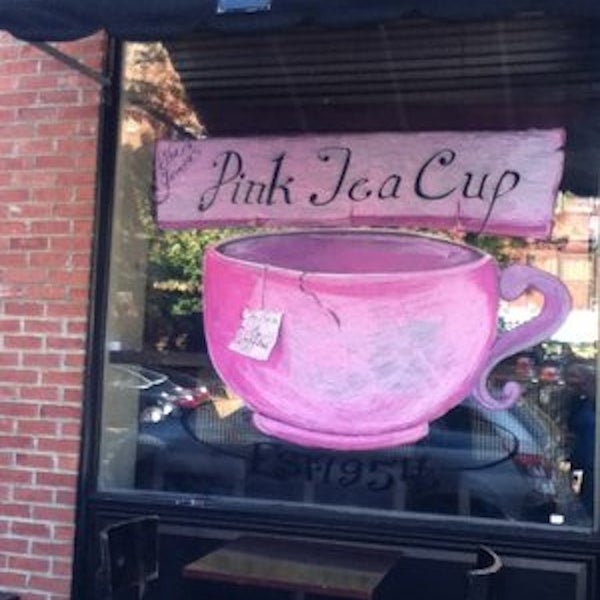 Foto tirada no(a) The Pink Tea Cup por The Pink Tea Cup em 1/13/2014