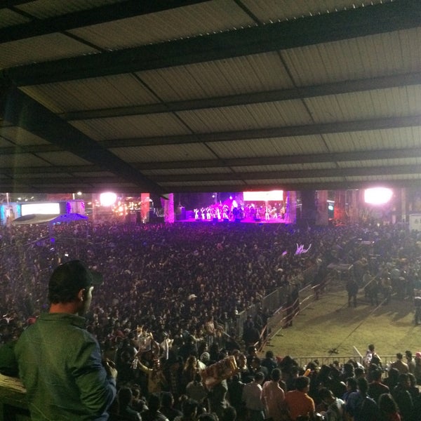 รูปภาพถ่ายที่ Feria Chiapas 2015 โดย Alex D. เมื่อ 12/5/2014