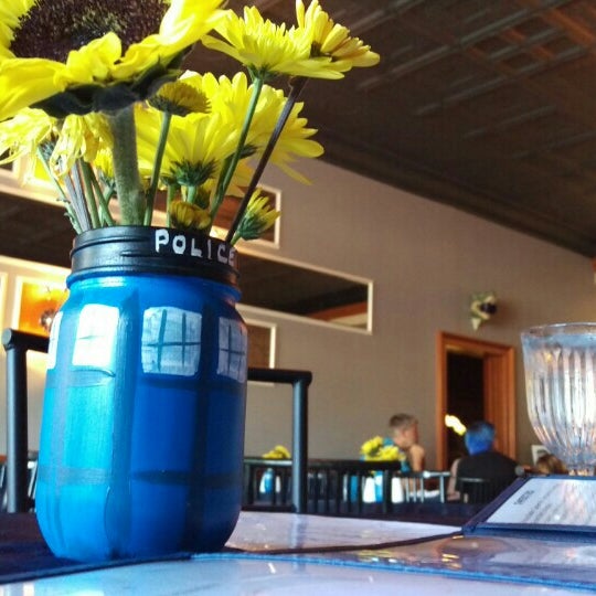 Foto tirada no(a) The Pandorica (Cup and Saucer Tea Room) por Eric T. em 9/6/2015