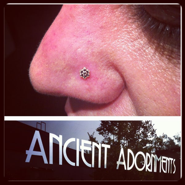 Foto scattata a Ancient Adornments Body Piercing da Ancient Adornments Body Piercing il 1/13/2014