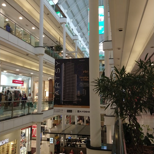รูปภาพถ่ายที่ Shopping Curitiba โดย Igor N. เมื่อ 3/18/2019