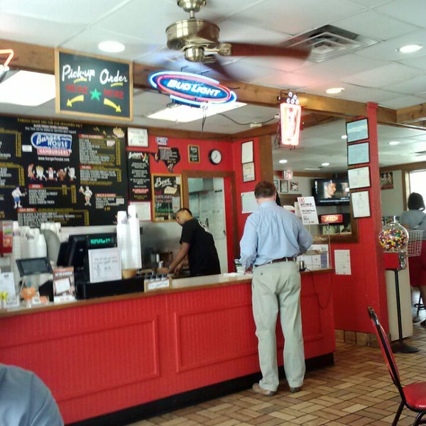 5/9/2014 tarihinde M B.ziyaretçi tarafından Burger House'de çekilen fotoğraf