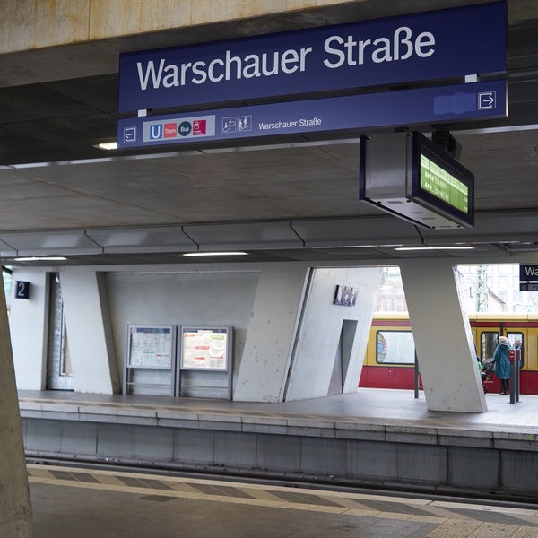 รูปภาพถ่ายที่ S Warschauer Straße โดย Nacapy เมื่อ 3/3/2019