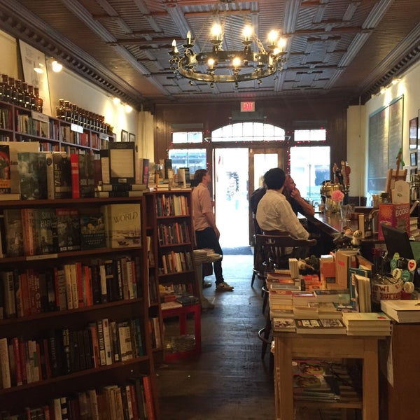 6/7/2015 tarihinde Jess W.ziyaretçi tarafından The Spotty Dog Books &amp; Ale'de çekilen fotoğraf