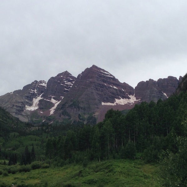 Photo taken at Maroon Bells Guide &amp; Outfitters by Jelena G. on 7/26/2015