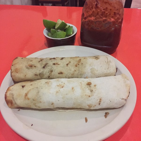 4/27/2016에 Victor R.님이 Tacos Árabes Tony에서 찍은 사진