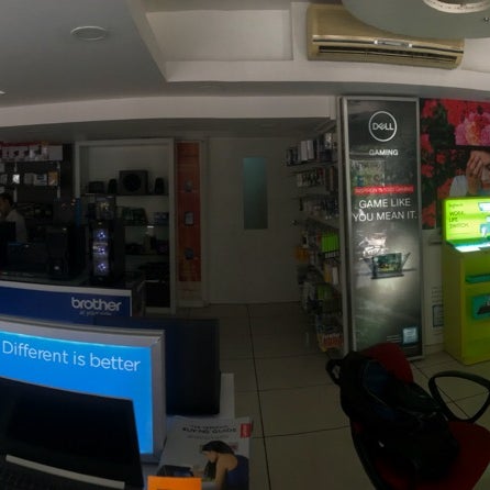 Подарочный набор аками genshin impact. Китайские аниме магазины. Станция ангел в праге. Мерч геншин импакт. Магазин impact.