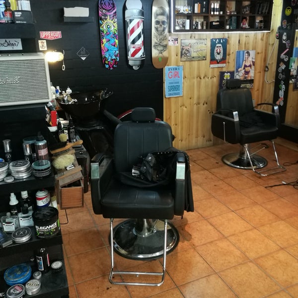 Парикмахерская запад. Черный кост парикмахерская. barberzz. black coast парикмахерская.
