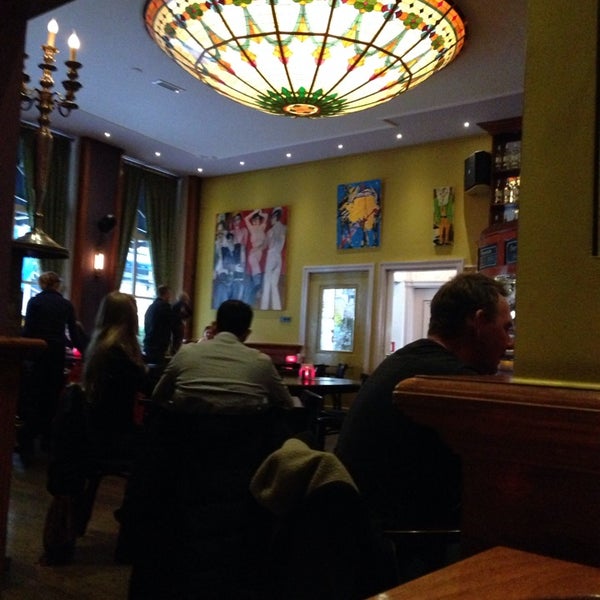 2/28/2014 tarihinde Roberto R.ziyaretçi tarafından Grand Café Van Bleiswijk'de çekilen fotoğraf
