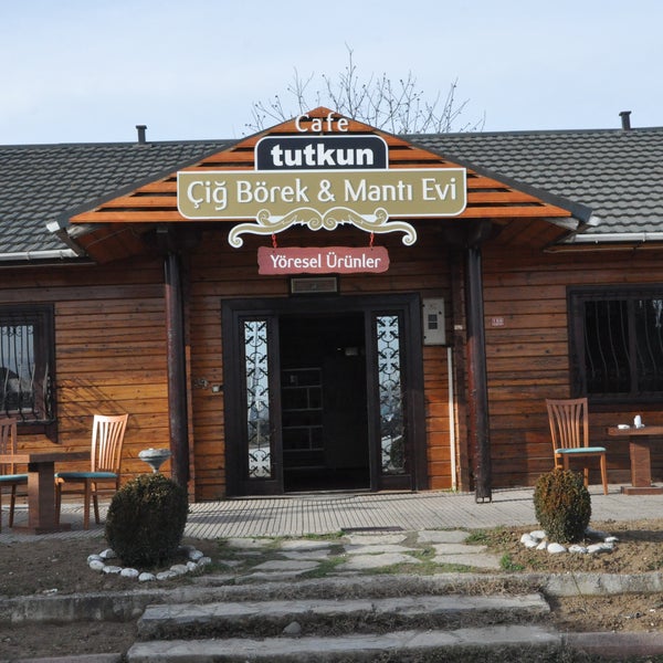 รูปภาพถ่ายที่ Tutkun Cafe Çiğ Börek &amp; Mantı Evi โดย Tutkun Cafe Çiğ Börek &amp; Mantı Evi เมื่อ 1/21/2014