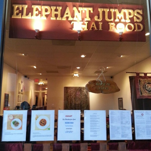 Photo taken at Elephant Jumps Thai Restaurant by Suzie K. on 7/11/2014