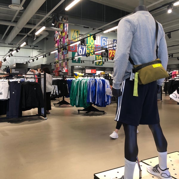 Adidas Store - 4 tips de 790 visitantes