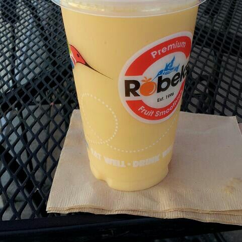 Photo taken at Robeks Fresh Juices &amp; Smoothies by Michellé R. on 11/10/2013