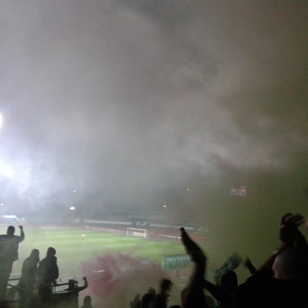 Foto tirada no(a) Стадион Берое (Beroe Stadium) por Dessy J. em 9/28/2014